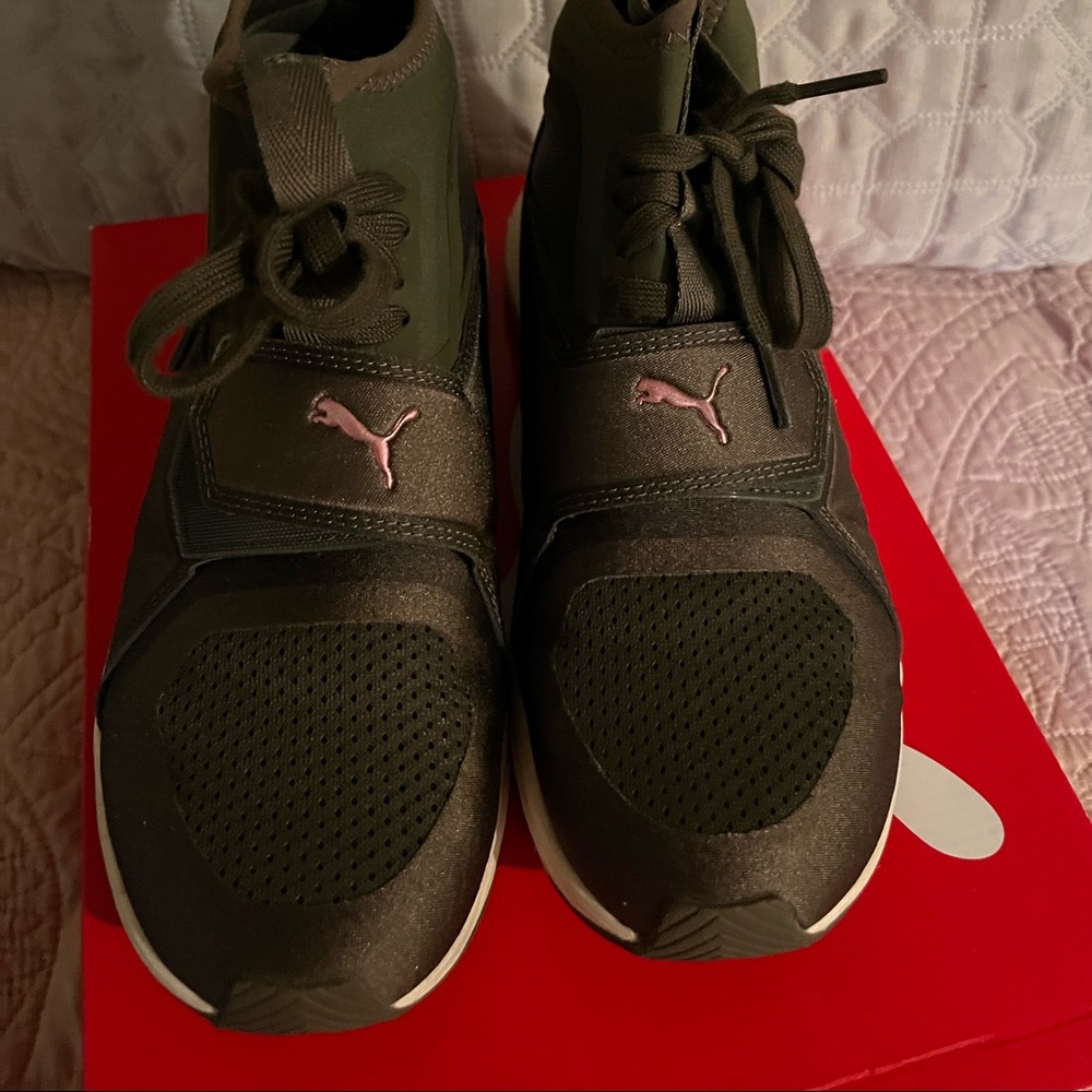 Phenom’s women- olive Pumas